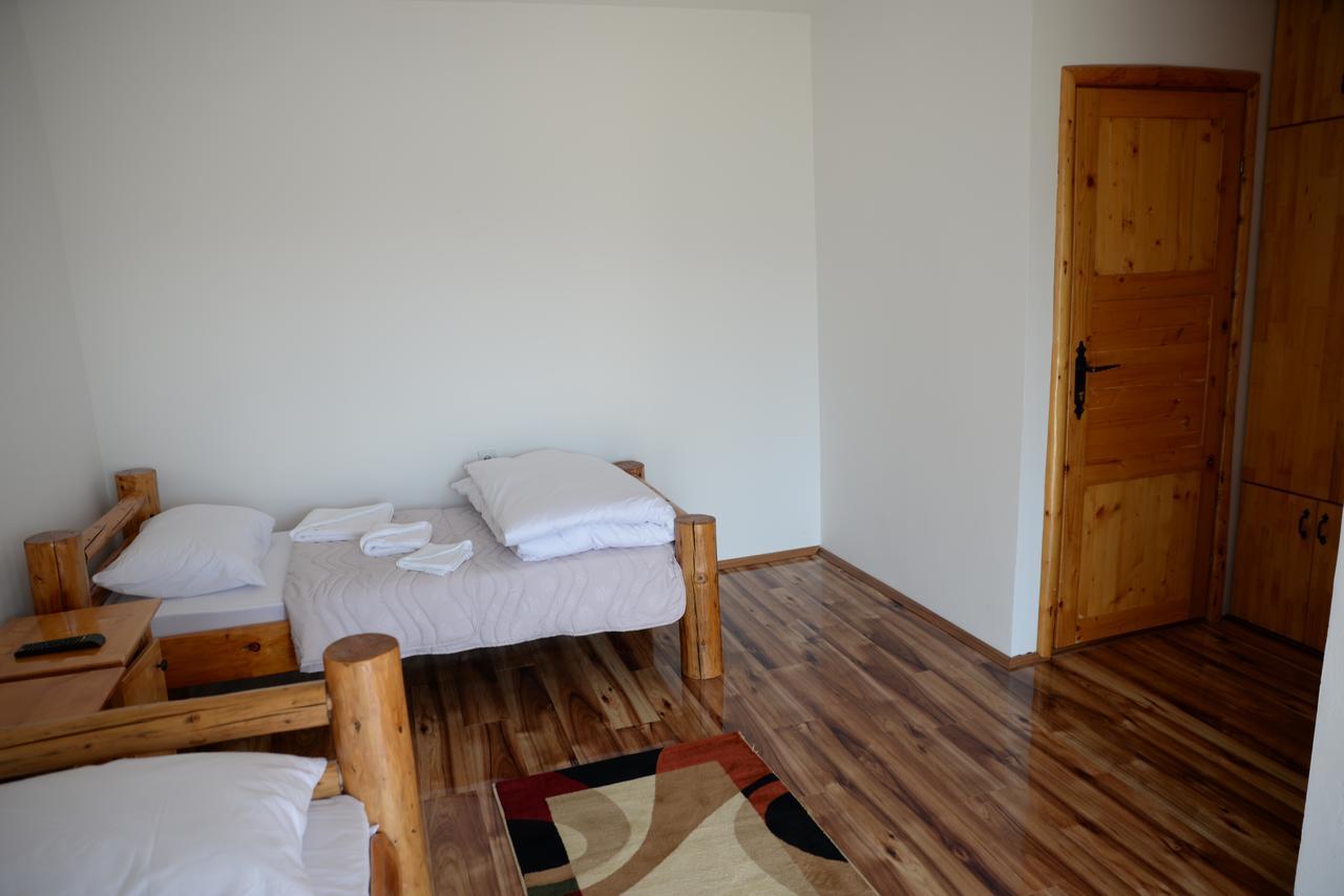Motel Nacionalni Restoran Ognjiste Koruge Ngoại thất bức ảnh