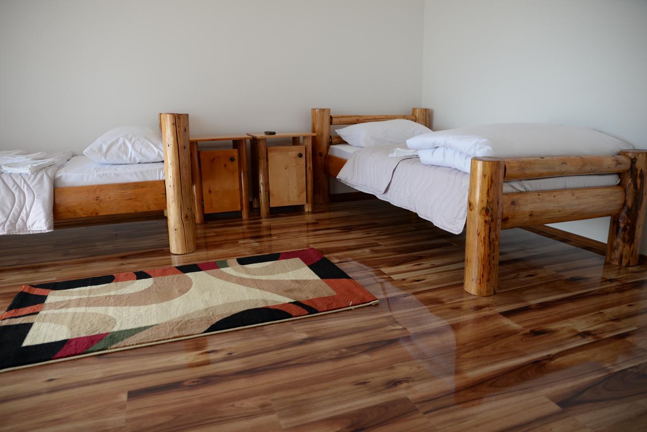 Motel Nacionalni Restoran Ognjiste Koruge Ngoại thất bức ảnh