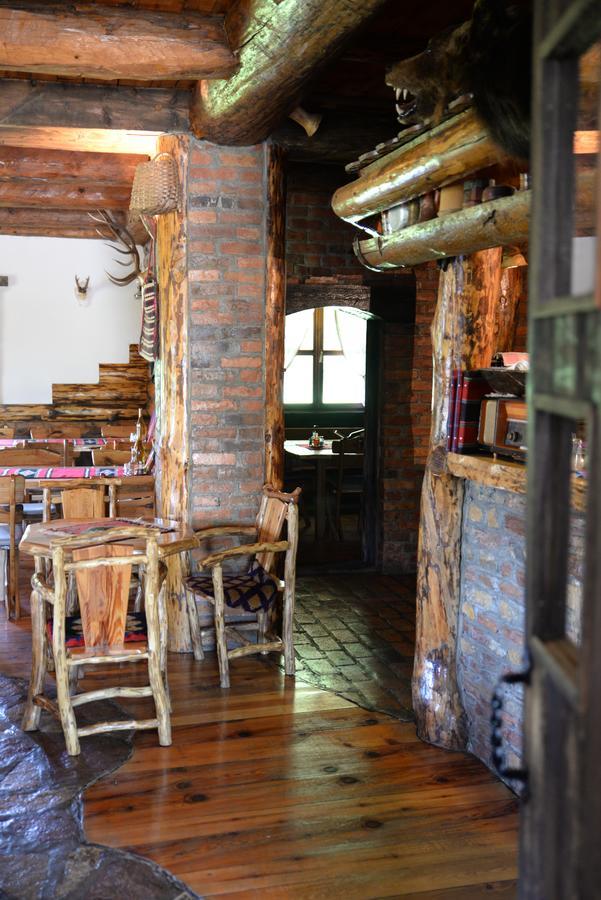 Motel Nacionalni Restoran Ognjiste Koruge Ngoại thất bức ảnh