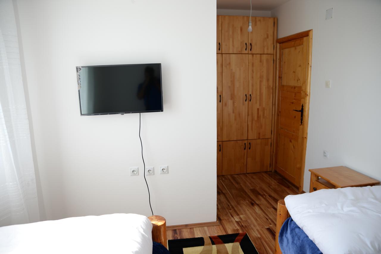 Motel Nacionalni Restoran Ognjiste Koruge Ngoại thất bức ảnh