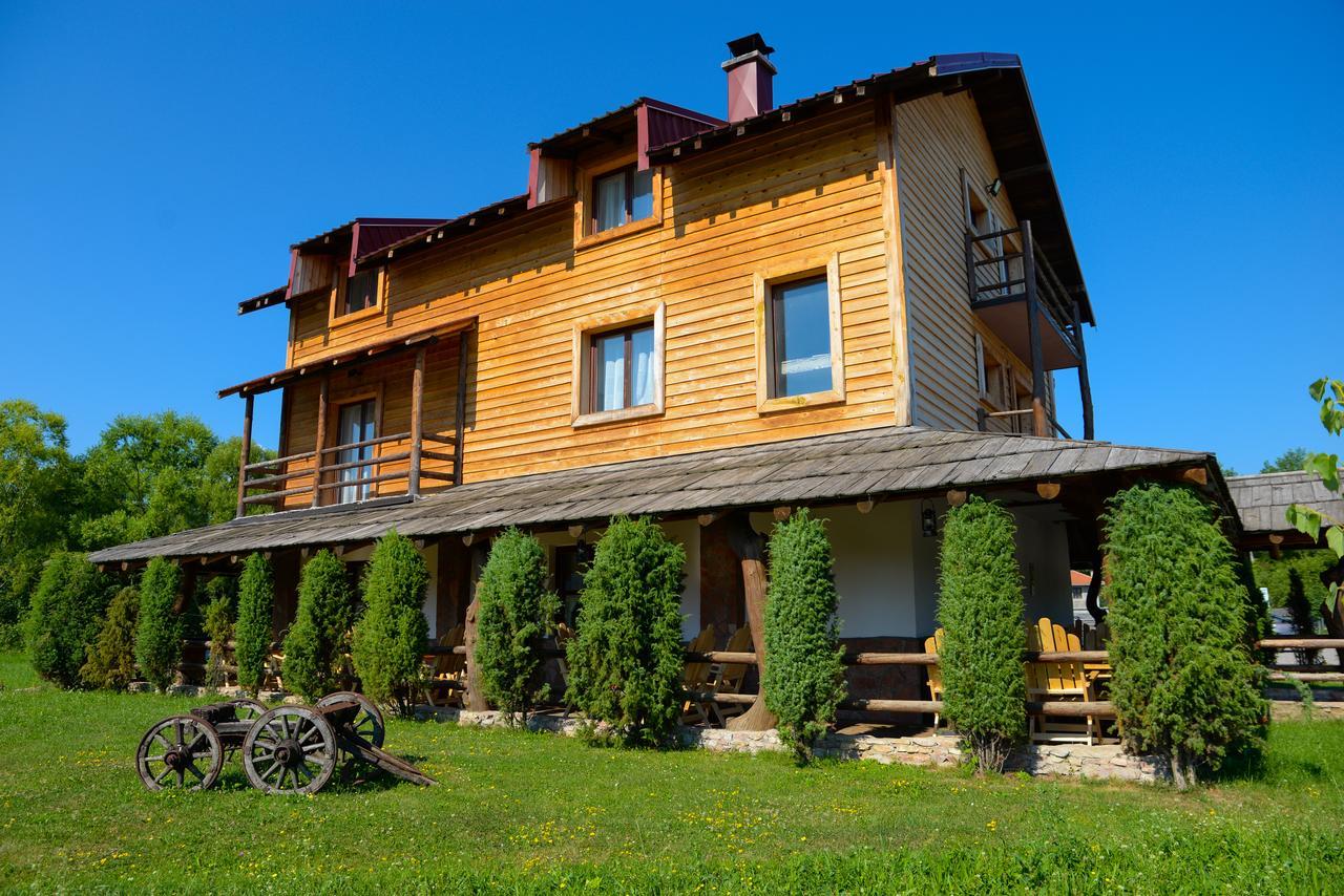 Motel Nacionalni Restoran Ognjiste Koruge Ngoại thất bức ảnh